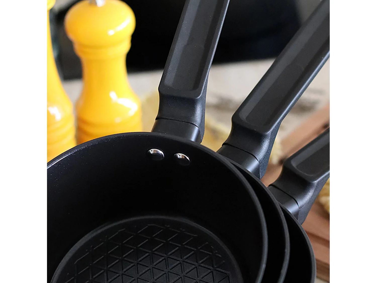 Menastyl - Casserole First 20cm En Aluminium Noir Induction