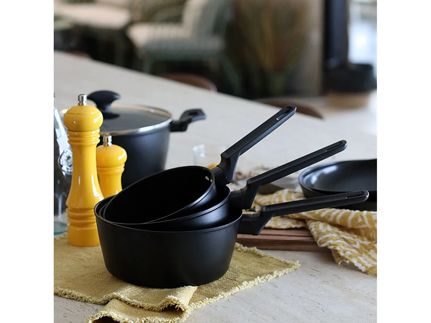 Menastyl - Casserole First 16cm En Aluminium Noir Induction