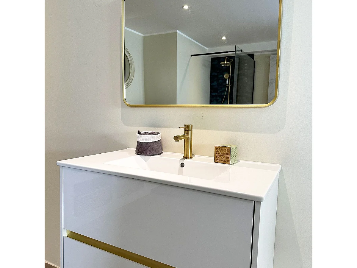 Musea meuble avec simple lavabo blanc et or brossé - Essebagno