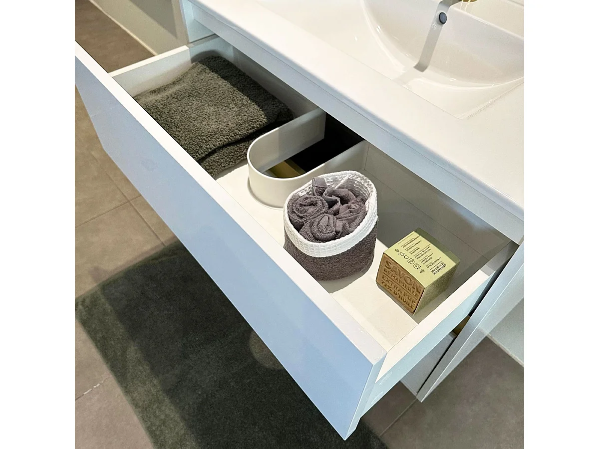 Musea meuble avec simple lavabo blanc et or brossé - Essebagno