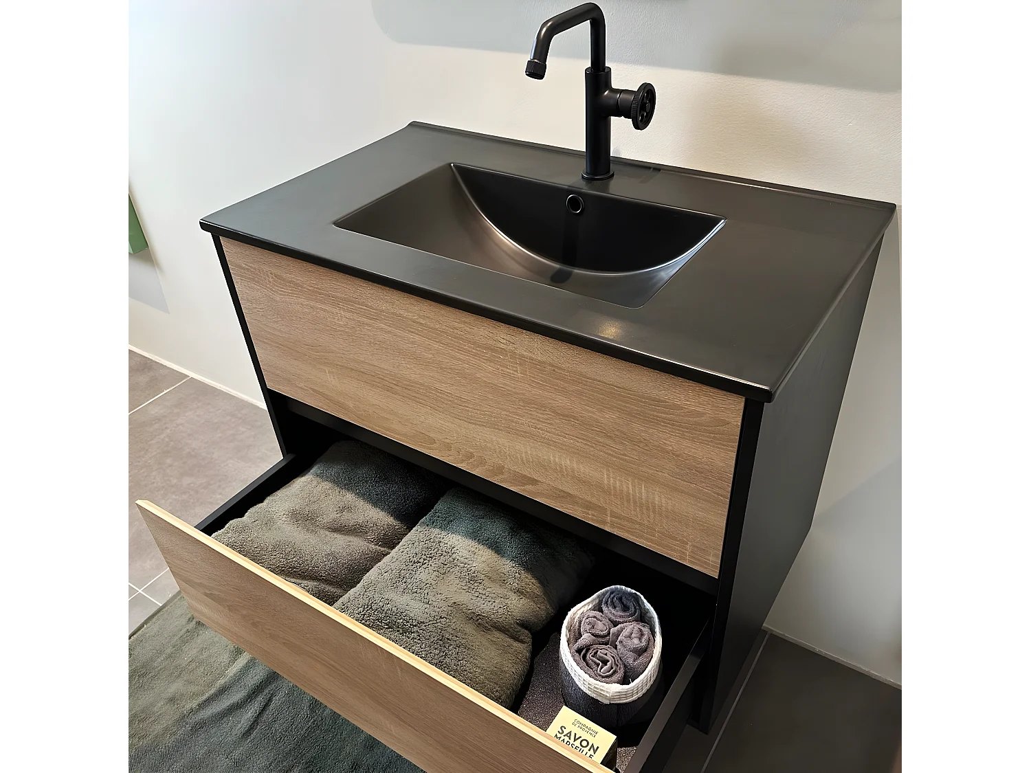 Indus meuble avec simple lavabo effet chêne et noir mat - Essebagno