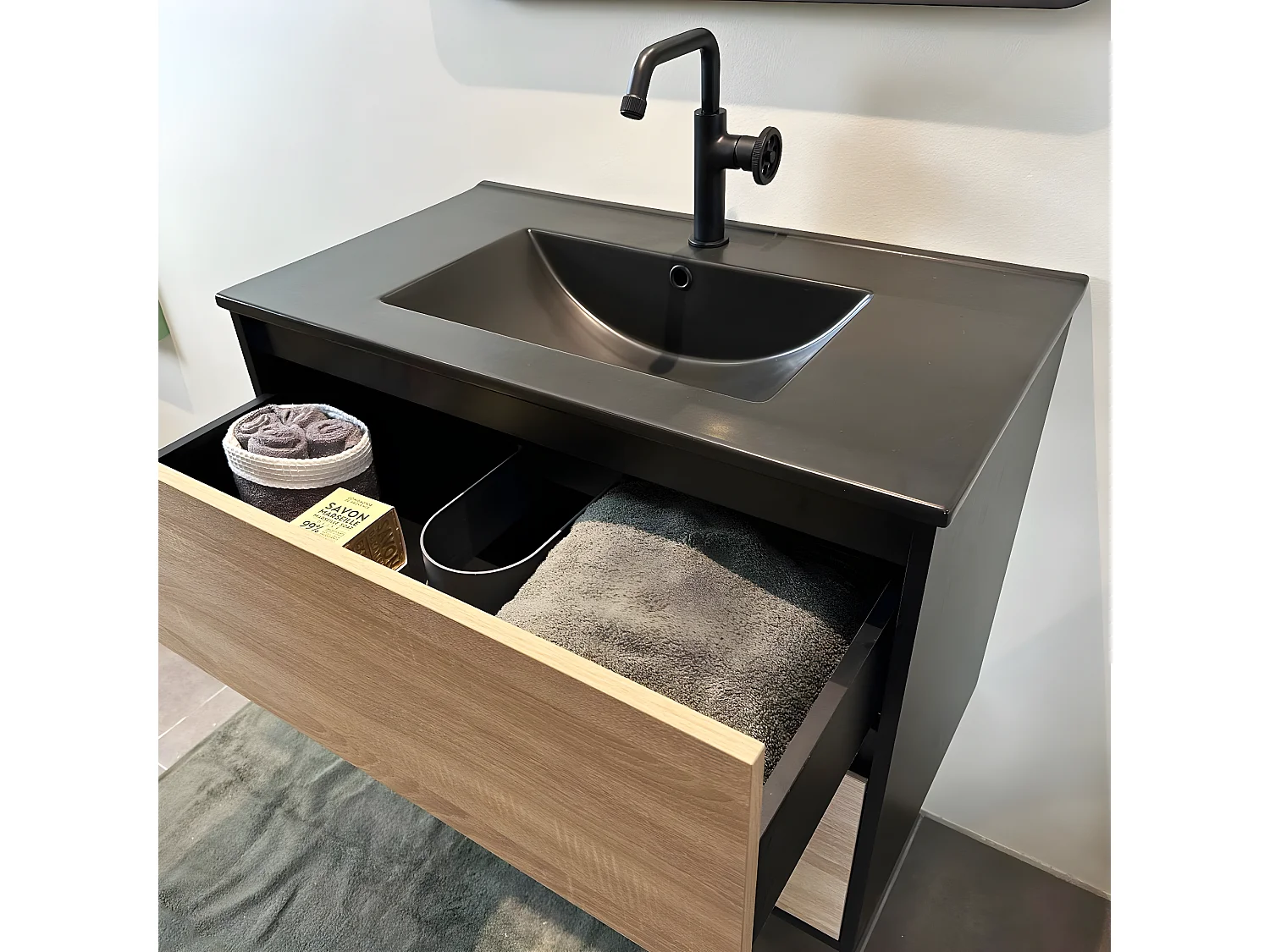 Indus meuble avec simple lavabo effet chêne et noir mat - Essebagno