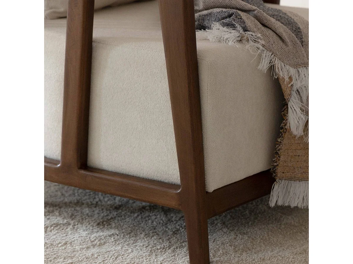 Fauteuil en manguier et en velours Térence