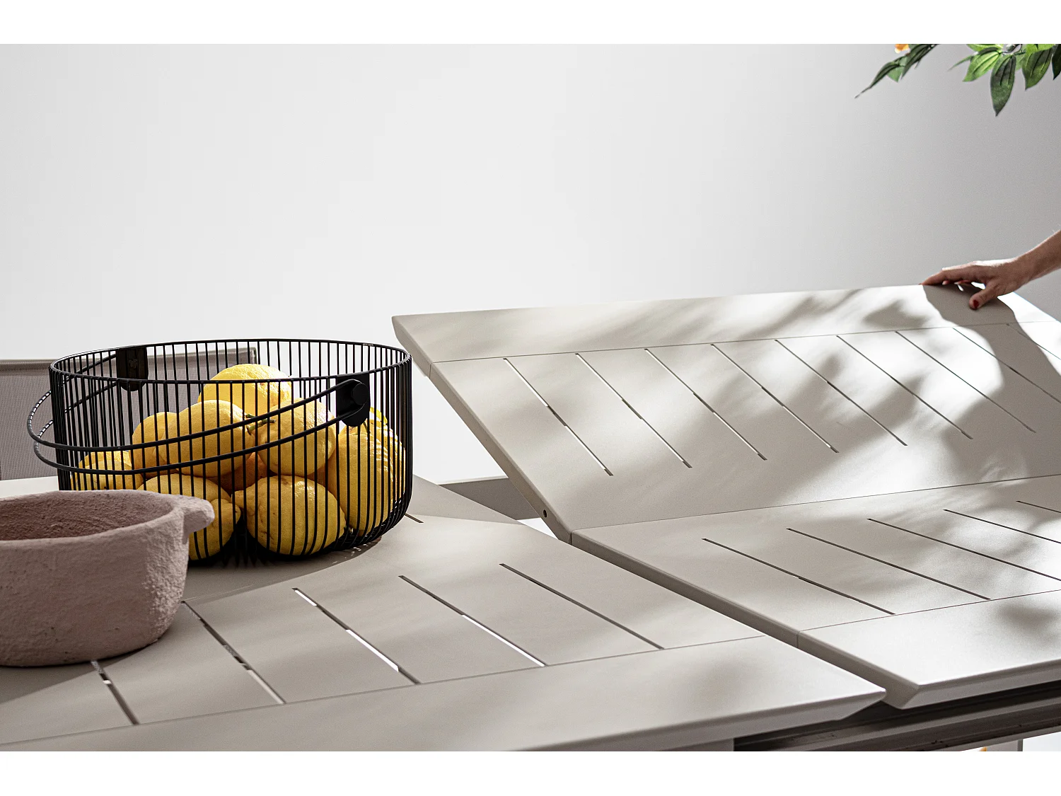 Table extensible de jardin aluminium gris Koni L 160-240cm