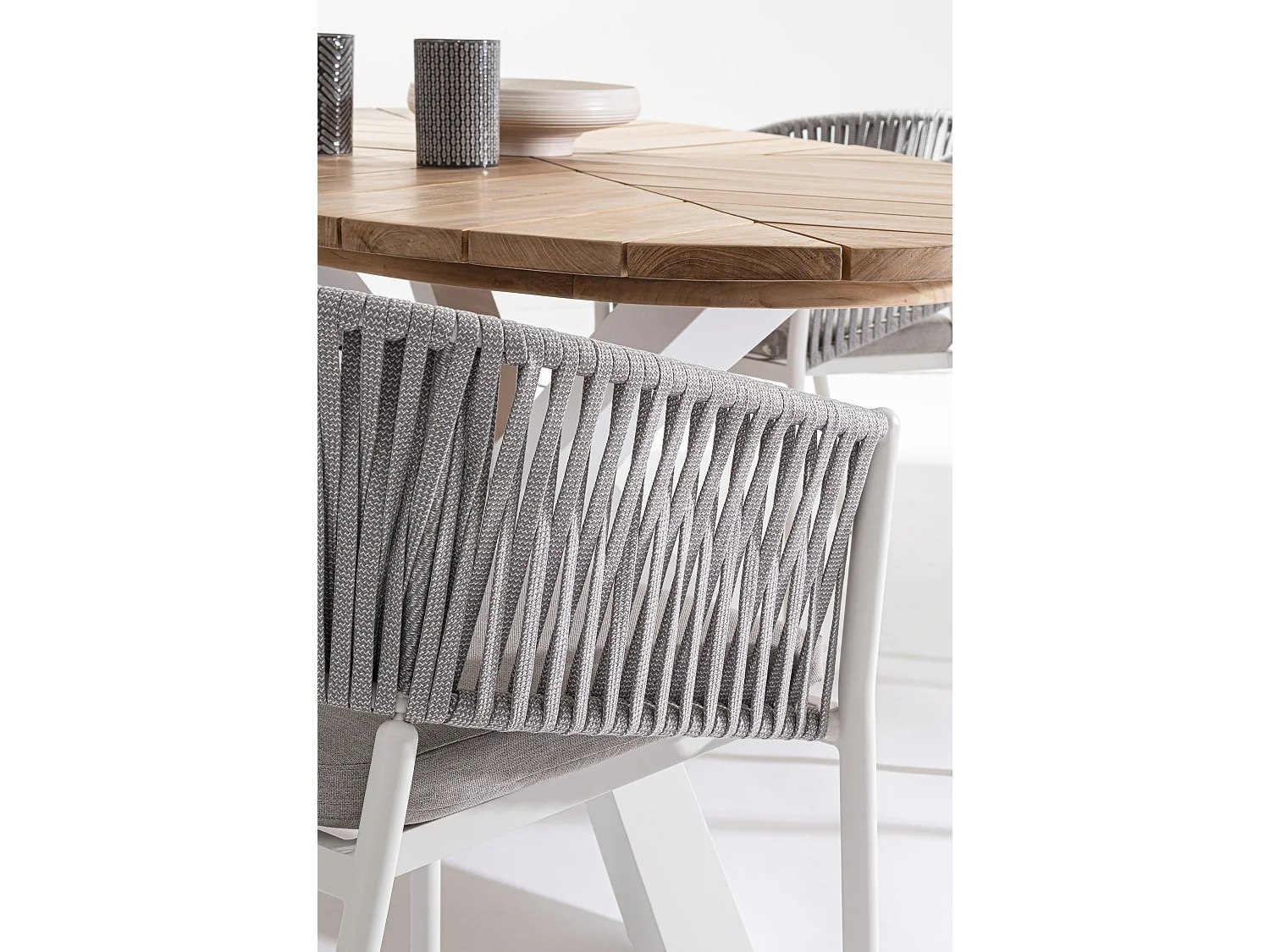 Chaise de jardin avec accoudoir aluminium blanc et tressage de cordes gris taupe Flora