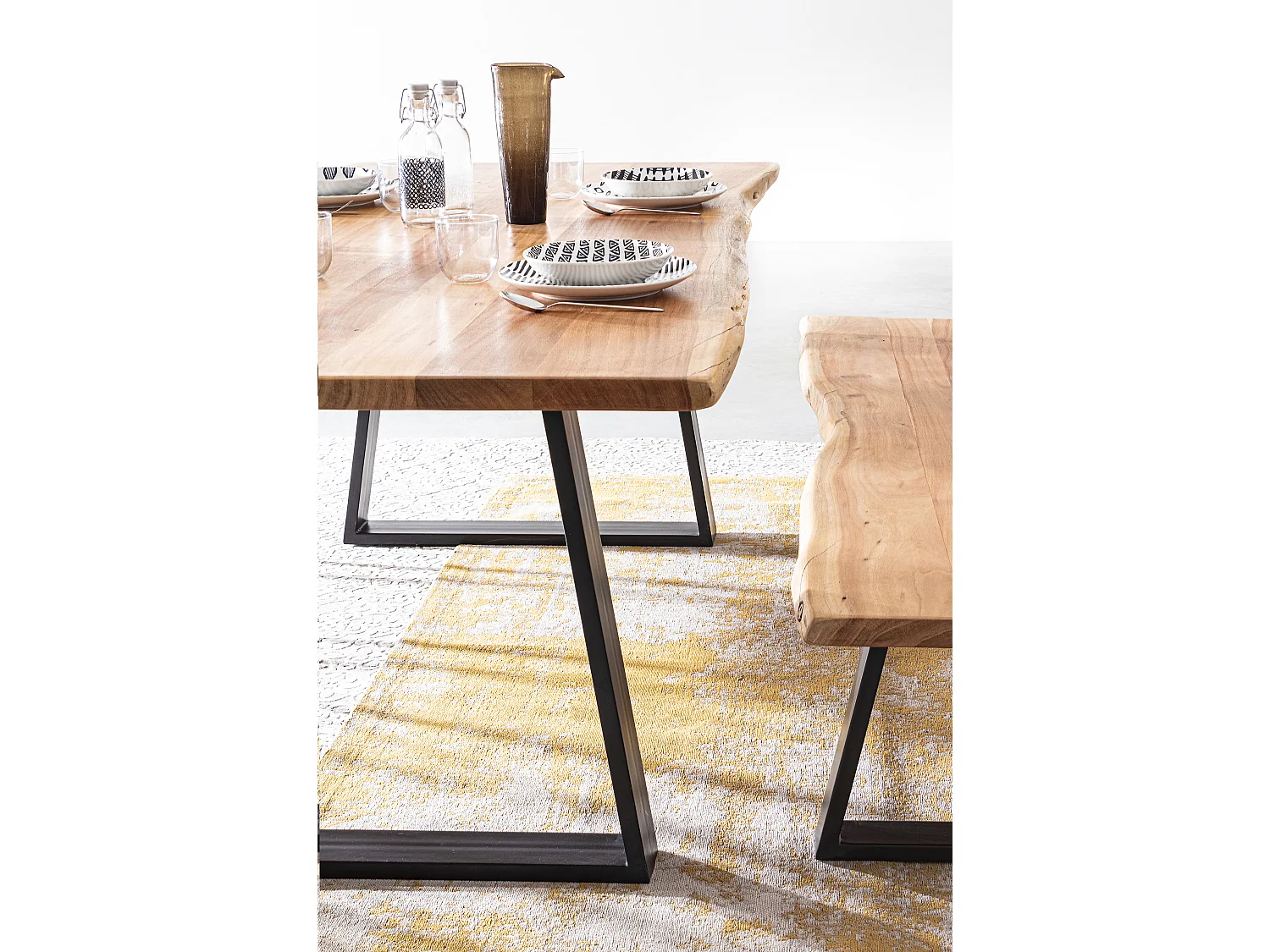 Banc en bois d'acacia et pieds en acier Amaly 178cm