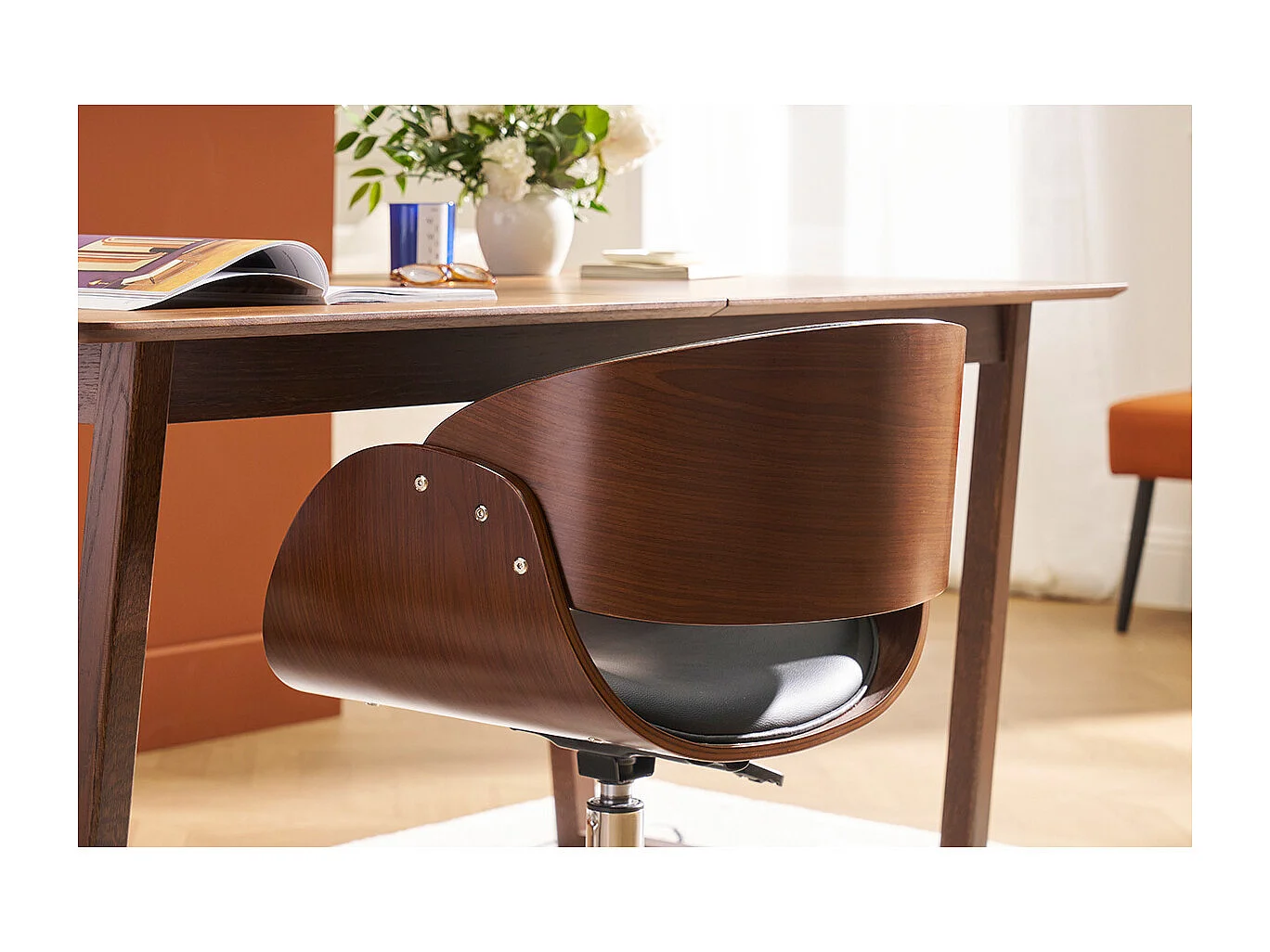 Design-Stuhl auf Rollen Schwarz und Nussbaum BENT