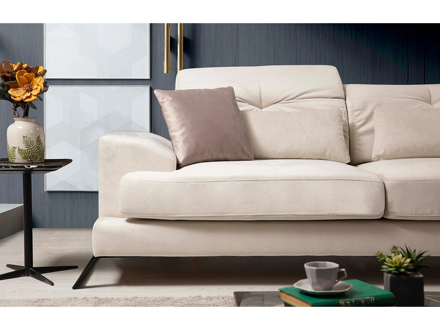 Canapé d'angle droit velours beige clair avec têtières relevables et pieds metal noir Briko 308cm