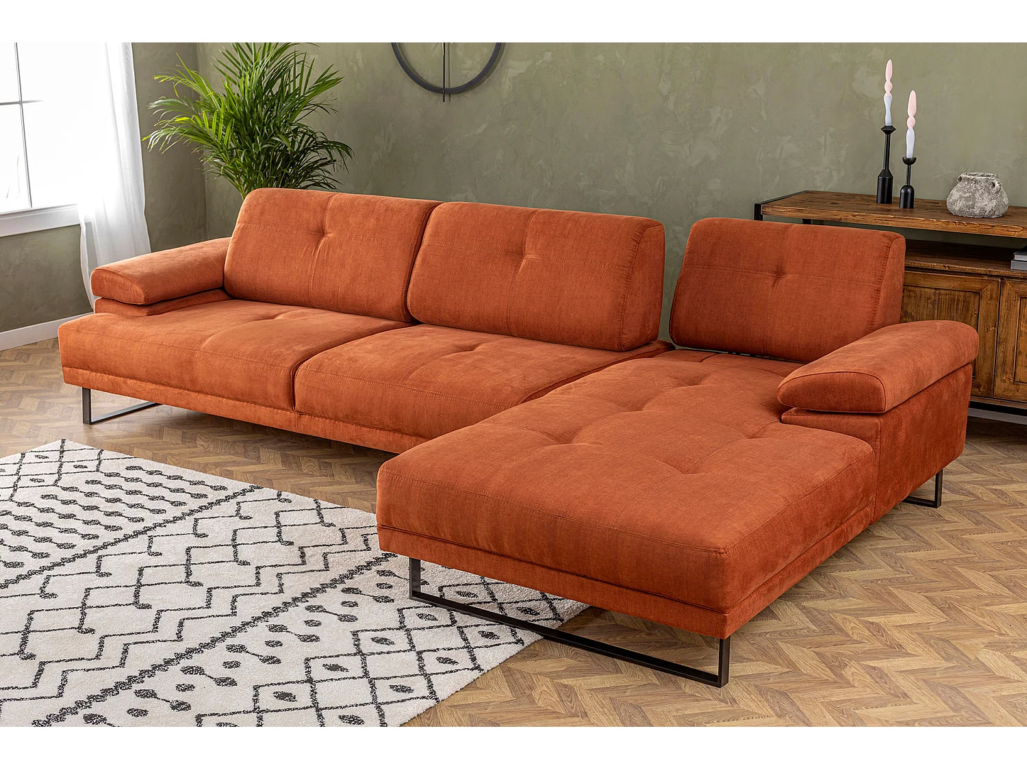 Canapé d'angle droit tissu orange et métal noir Kustone 314cm