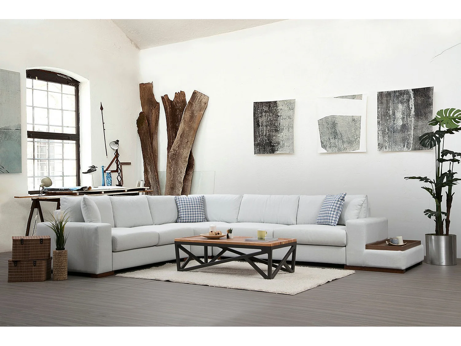 Hoekbank in beige stof met houten plank rechts Kaloé 363 cm