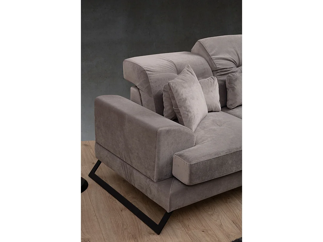 Canapé d'angle droit velours gris avec têtières relevables et pieds metal noir Briko 308cm