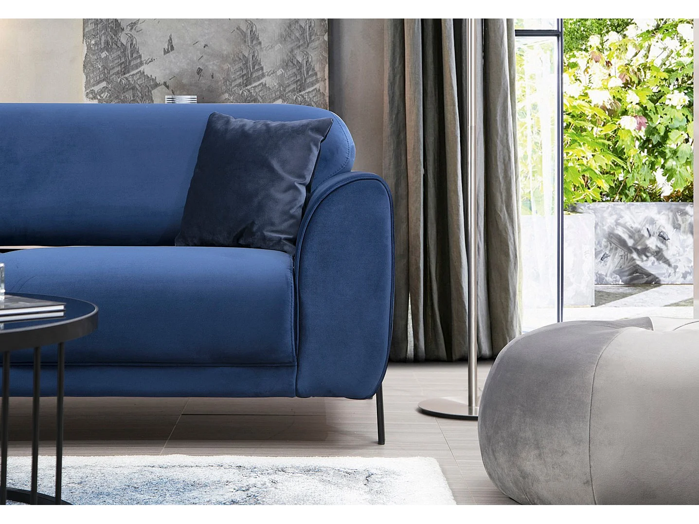 Canapé d'angle gauche design velours bleu marine et pieds acier noir Liza