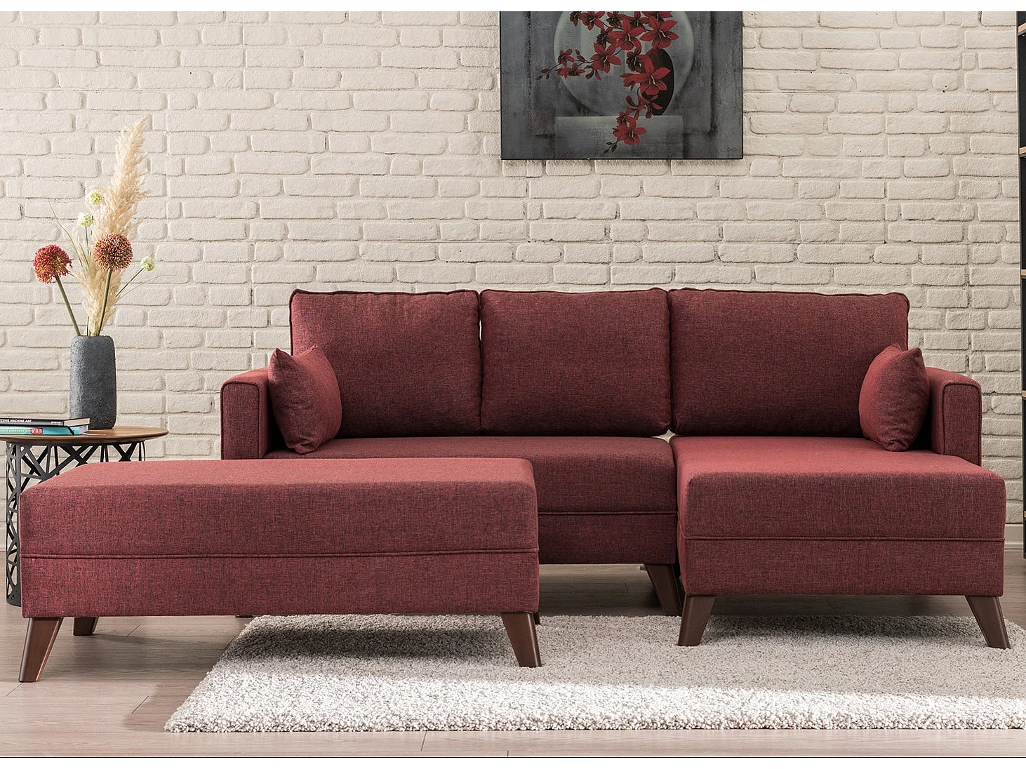 Kleine hoekbank rechts met Kandy bordeauxrode stoffen poef 205 cm