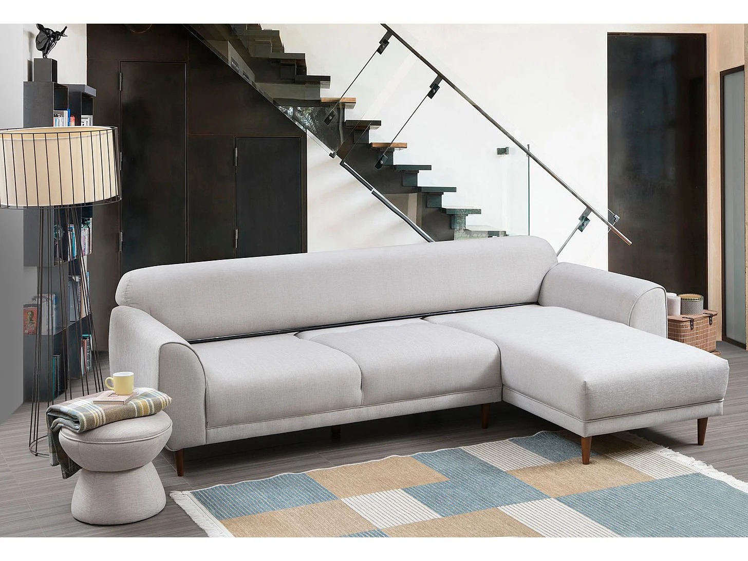 Canapé d'angle droit design velours beige et pieds acier noir Liza