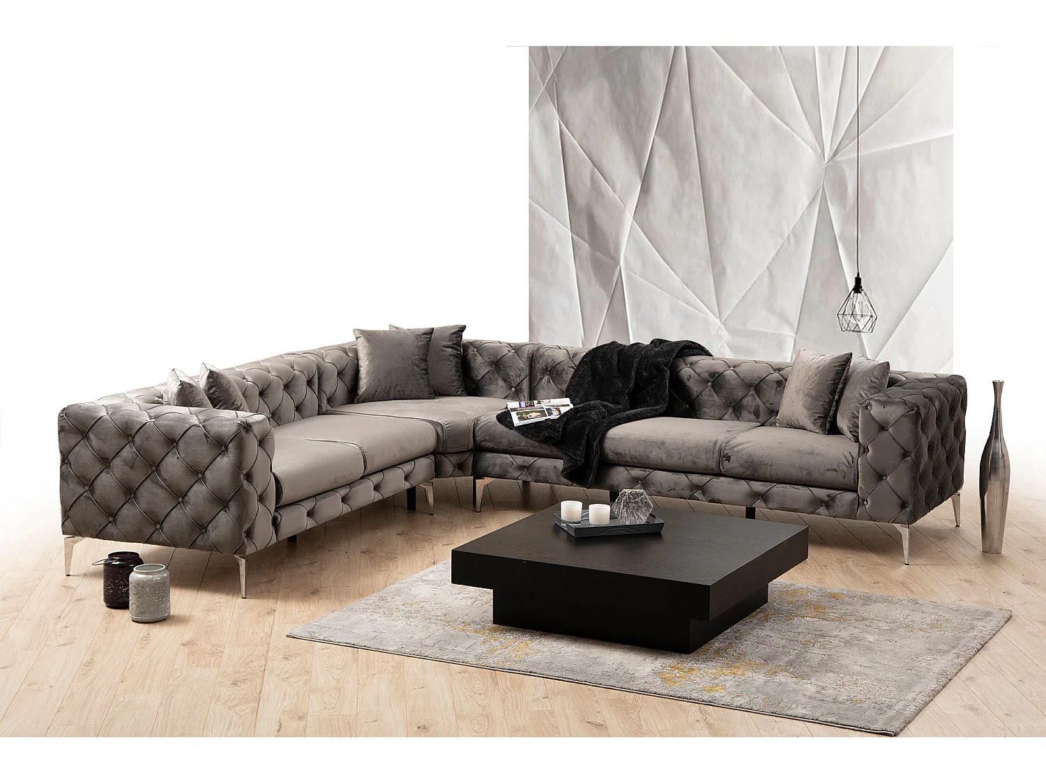 Canapé d'angle gauche capitonné velours gris foncé et pieds chromés Herakles 270cm