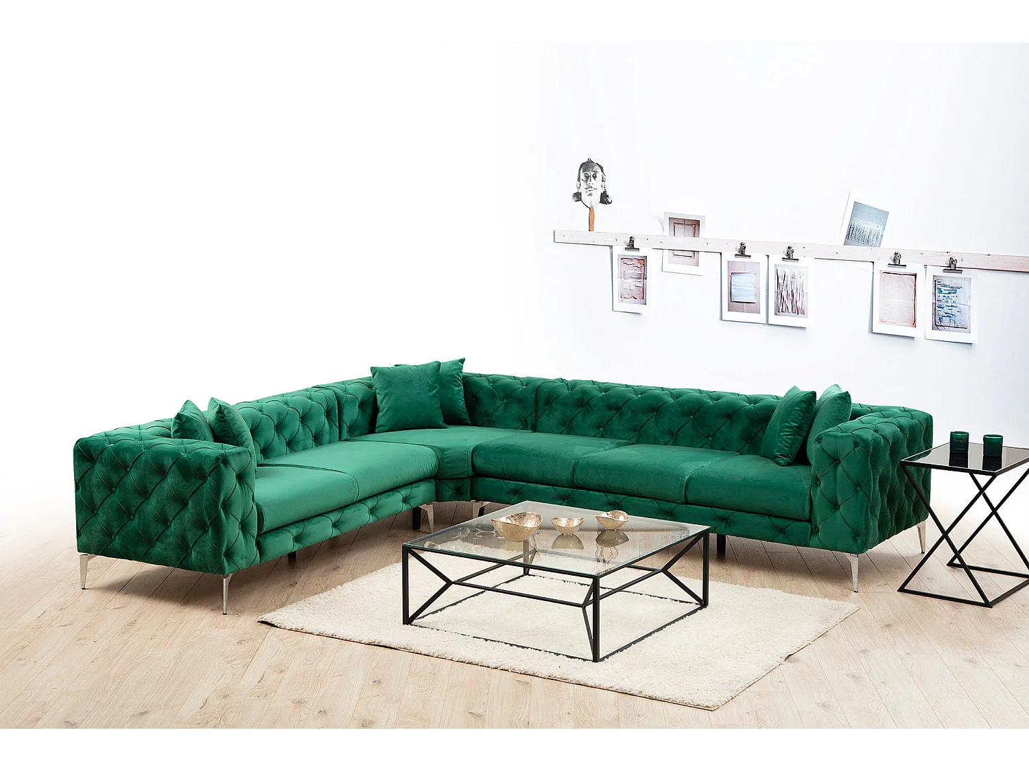 Canapé d'angle droit capitonné velours vert et pieds chromés Herakles 270cm