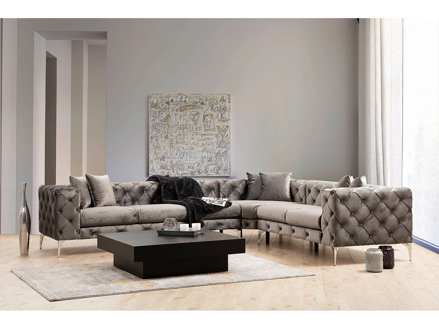 Canapé d'angle droit capitonné velours gris foncé et pieds chromés Herakles 270cm