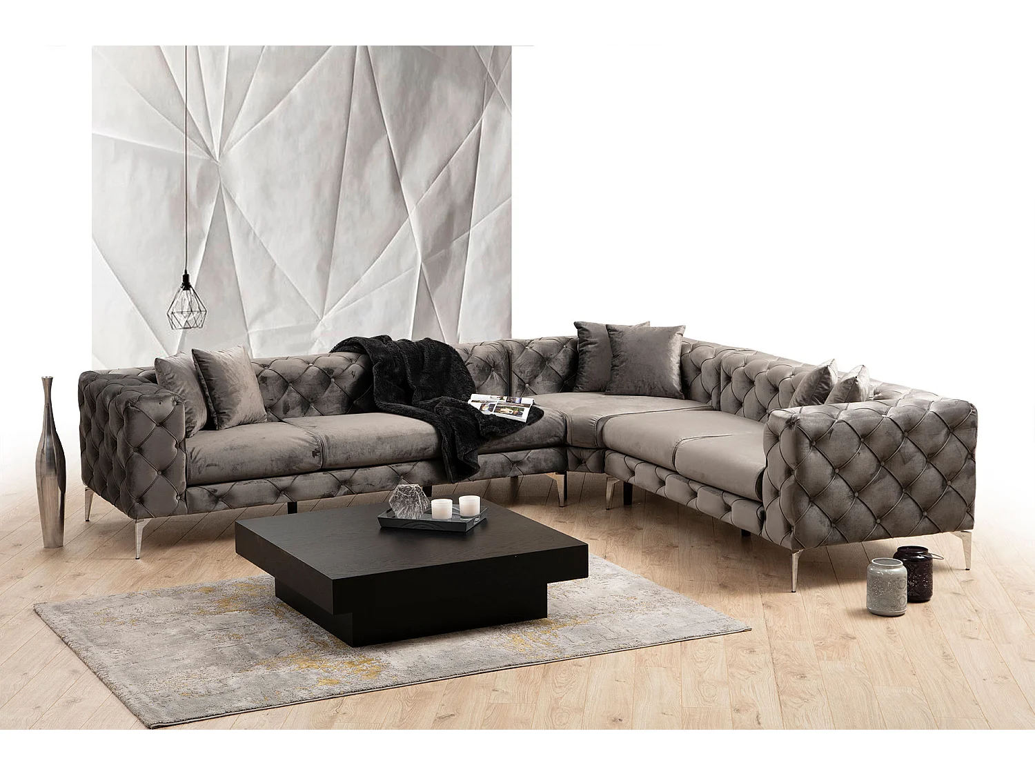 Canapé d'angle droit capitonné velours gris foncé et pieds chromés Herakles 270cm