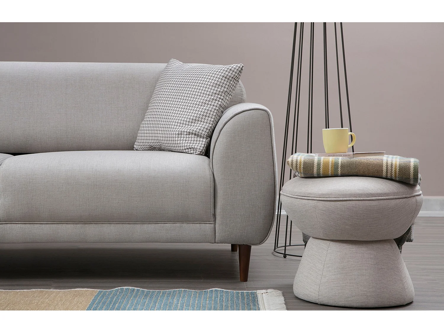 Liza design hoekbank links in beige fluweel en zwarte stalen poten