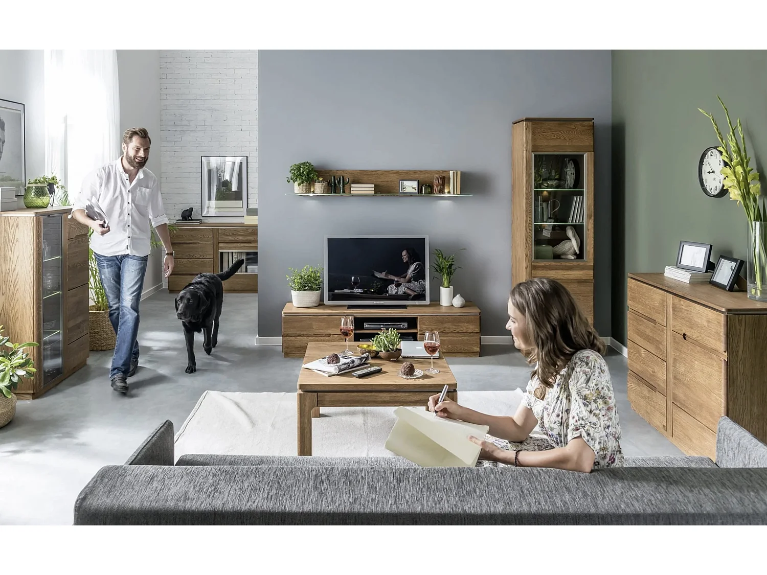 Vitrina rústica de madera de roble Manky 82 cm