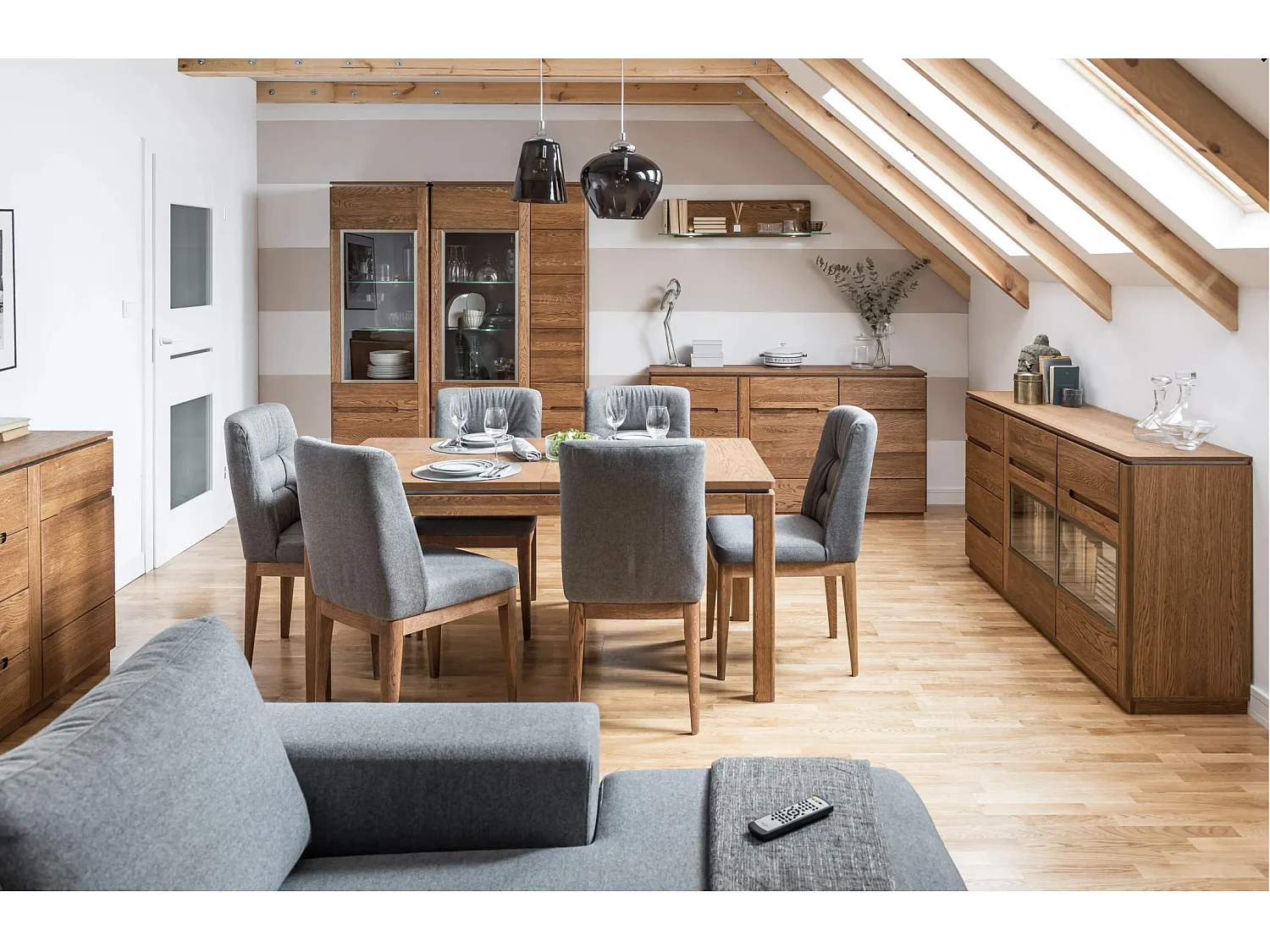 Vitrina rústica de madera de roble Manky 82 cm