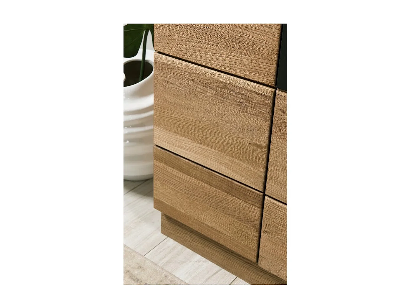 Vitrina en madera de roble miel y acero negro Mazora 95 cm