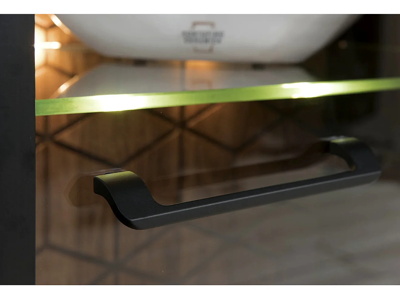 Vitrina 1 puerta en madera de roble miel y acero negro Mazora 67 cm