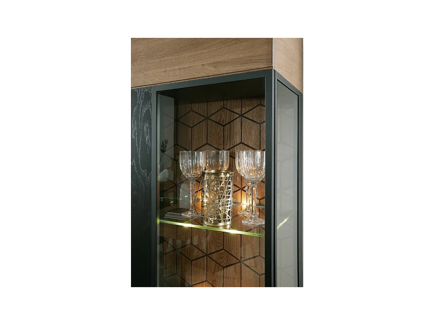 Vitrine 1 porte en bois de chêne miel et acier noir Mazora 67cm