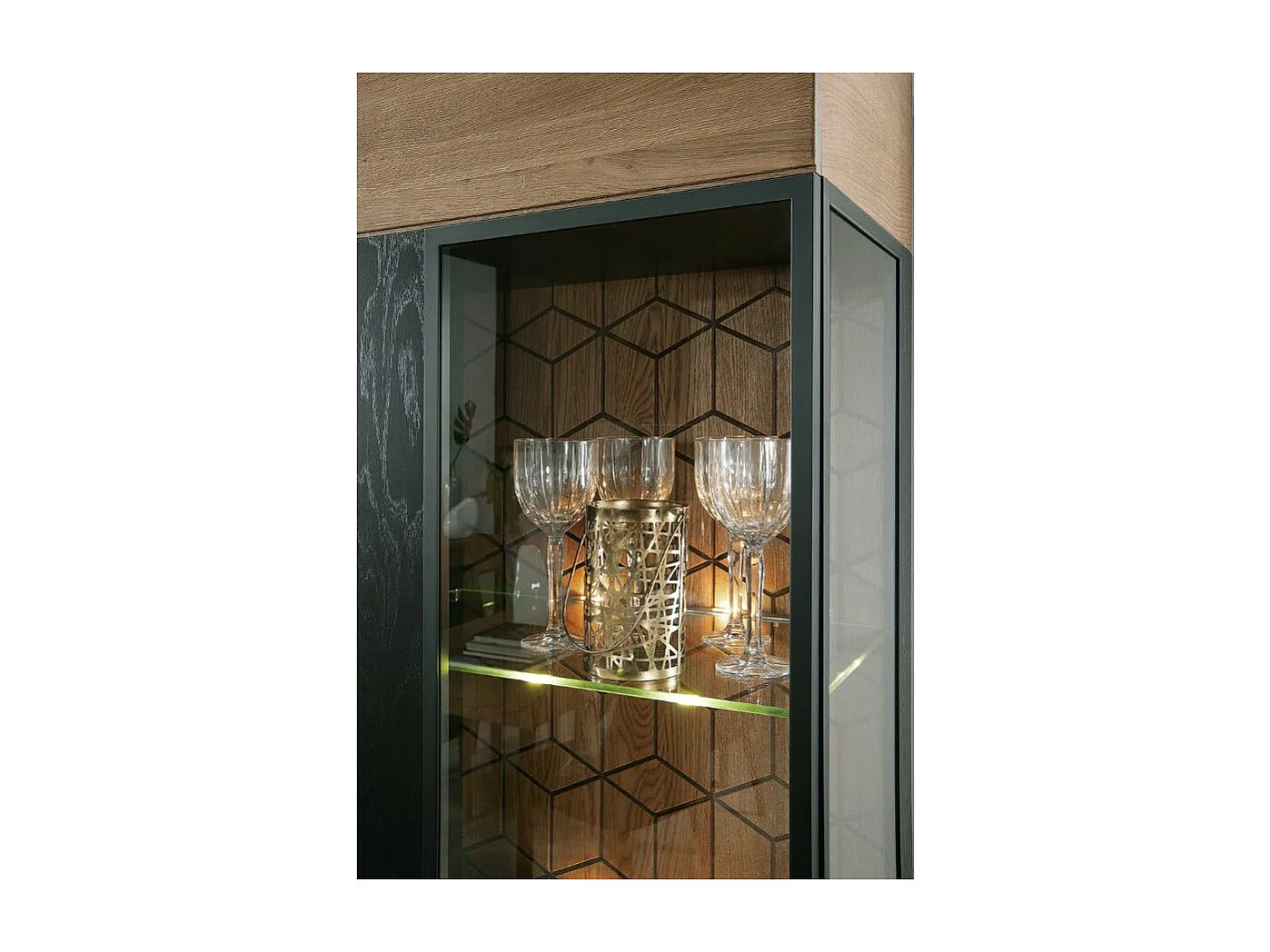 Vitrine 1 porte en bois de chêne miel et acier noir Mazora 67cm