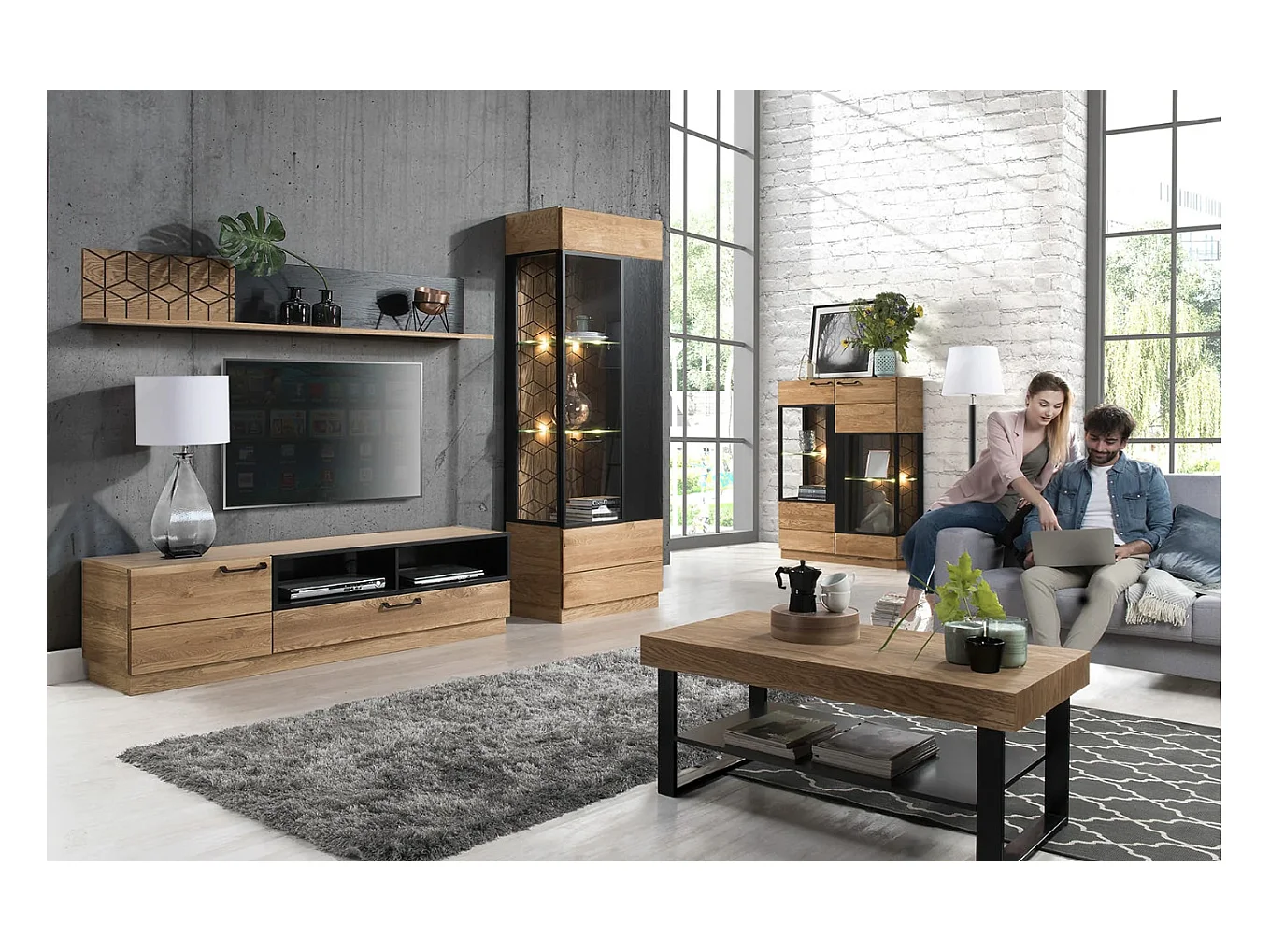 Vitrine 3 portes en bois de chêne miel et acier noir Mazora 107cm