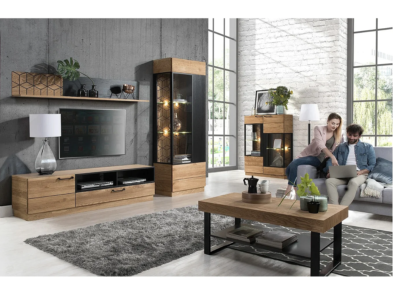 Vitrine 3 portes en bois de chêne miel et acier noir Mazora 107cm