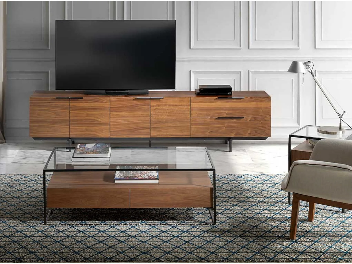 table basse 2 tiroirs bois de noyer et pieds métal noir Baliko 120cm