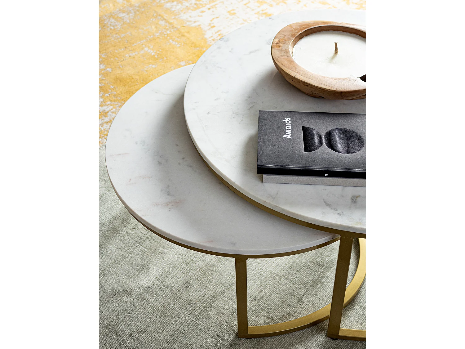 Table basse en marbre blanc et pieds acier doré Lary - Lot de 2