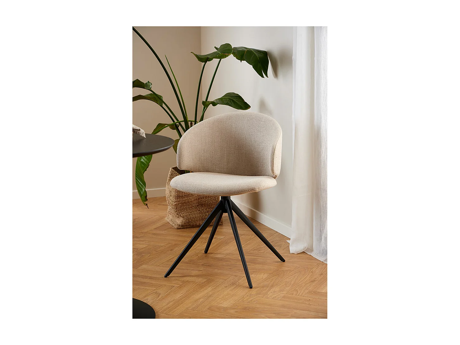 Ella chaise de salle à manger fonction pivotante beige.