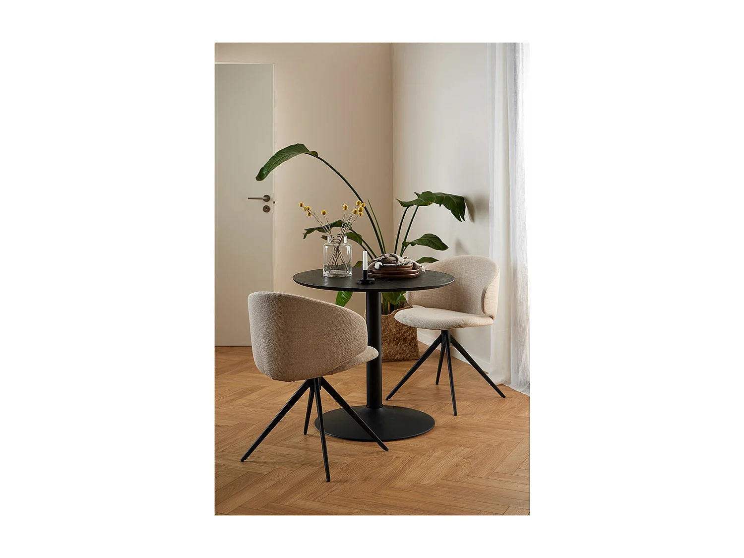 Ella chaise de salle à manger fonction pivotante beige.