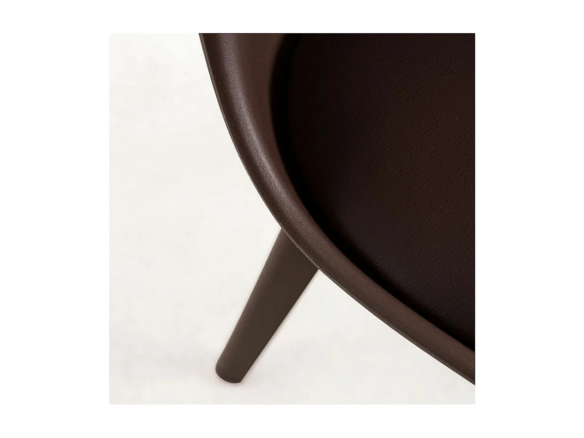 Silla moderna Arko de polipropileno y cojín de asiento en símil piel color chocolate