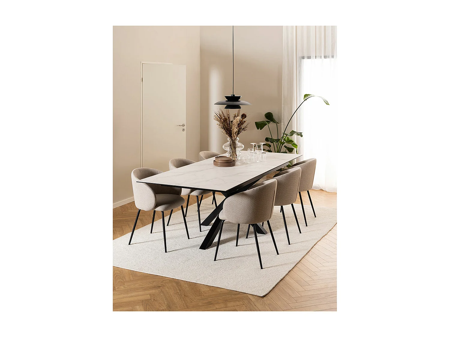 Eleanor chaise de salle à manger avec accoudoirs tissu beige.