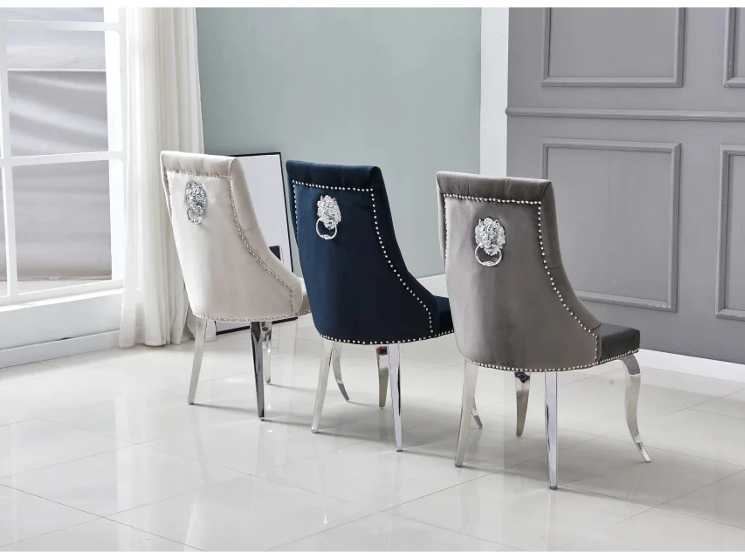 Chaise capitonnée velours avec anneau d'un lion au dos et pieds métal effet miroir Liona - Lot de 4-Couleur Beige foncé