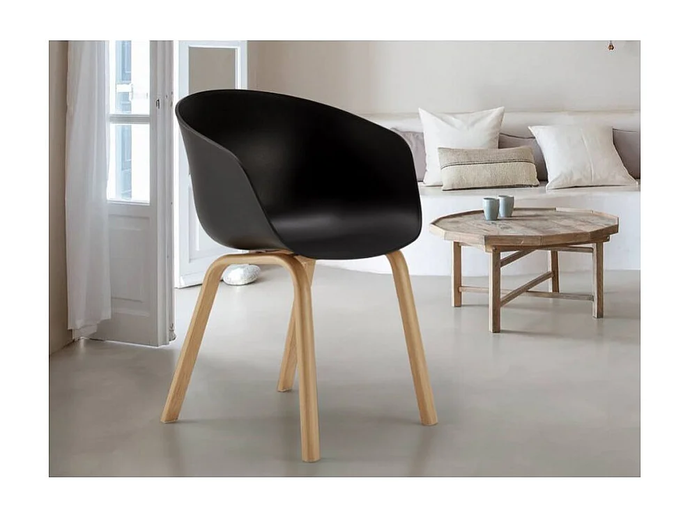 Chaise avec accoudoir noir et pieds métal effet bois naturel Norky