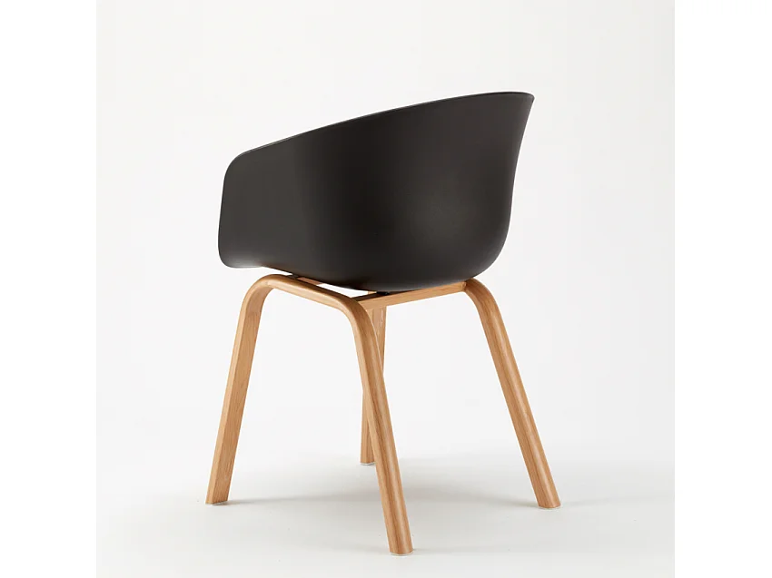 Chaise avec accoudoir noir et pieds métal effet bois naturel Norky