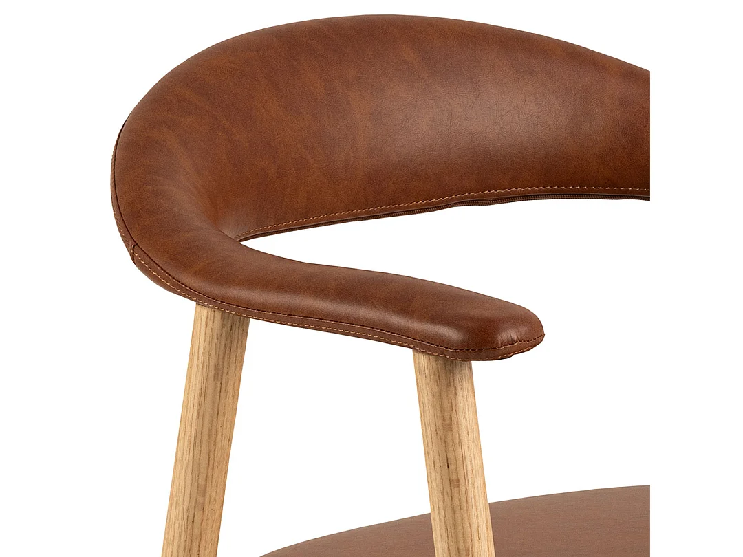 Addi chaise de salle à manger avec accoudoirs simili cuir PU marron.
