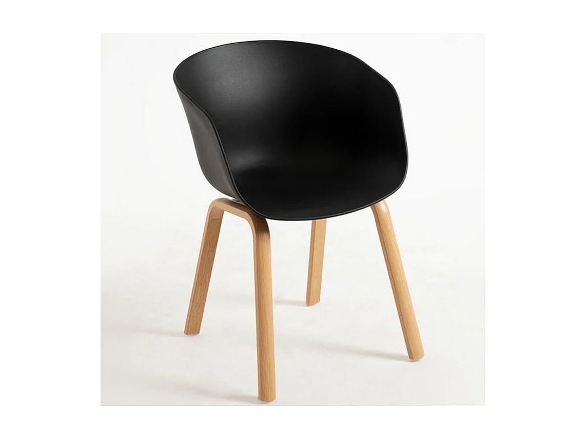 Chaise scandinave avec accoudoirs noir et pieds naturel Wau