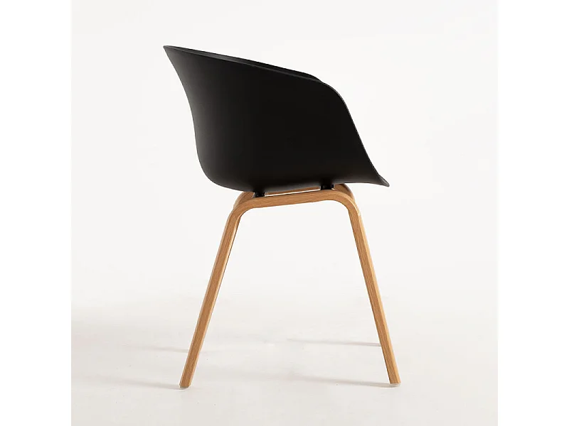 Chaise scandinave avec accoudoirs noir et pieds naturel Wau