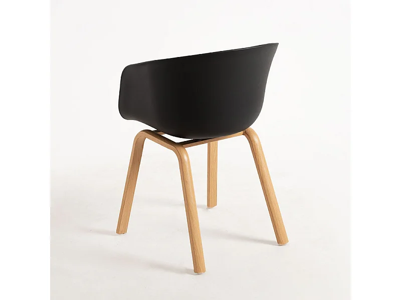 Chaise scandinave avec accoudoirs noir et pieds naturel Wau