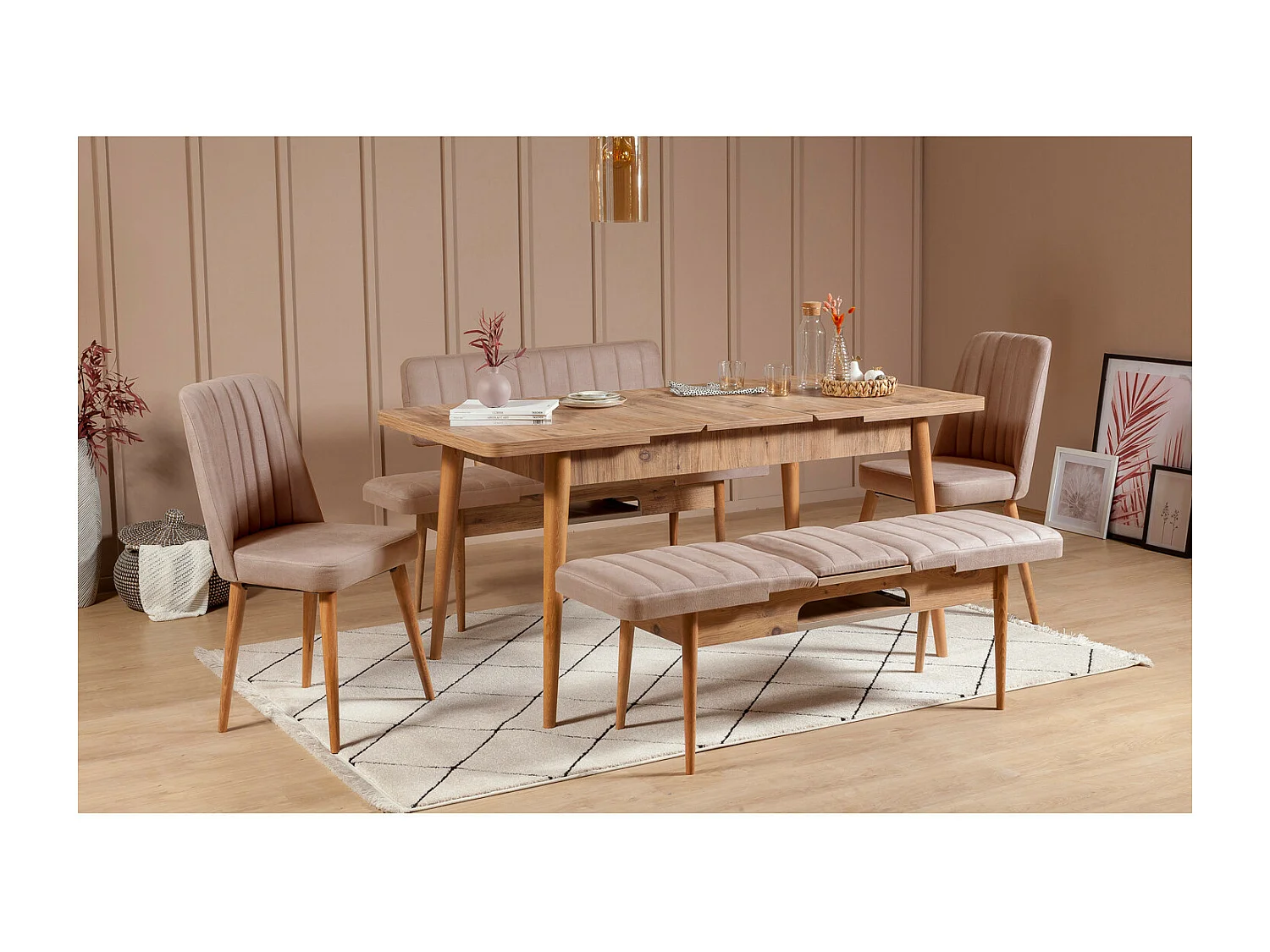 Chaise de salle à manger tissu rose pale et bois de pin naturel Mareva