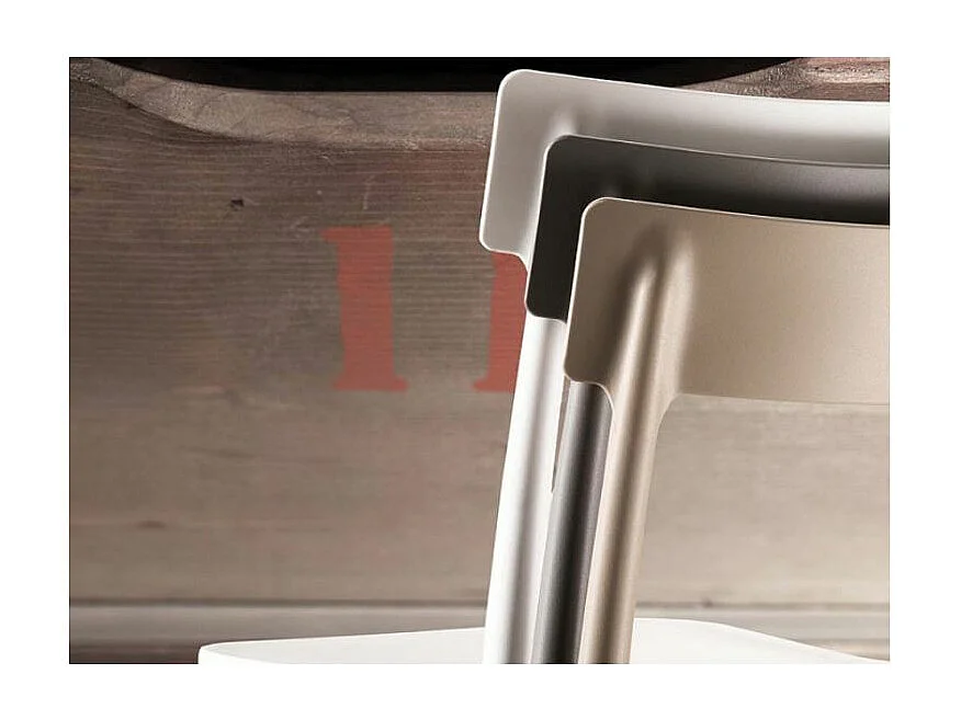 Chaise italienne empilable polypropylène Saray - Lot de 4-Couleur Noir