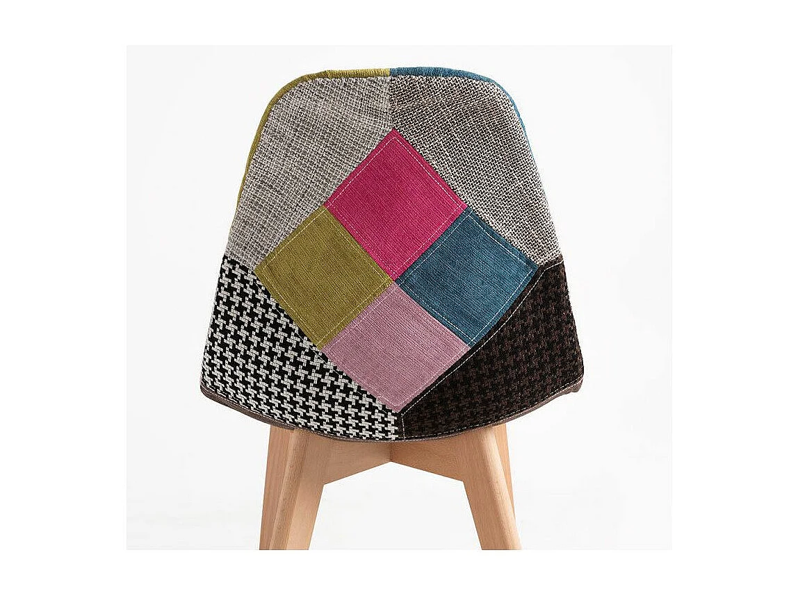 Silla Wany de tela patchwork y patas de haya maciza clara