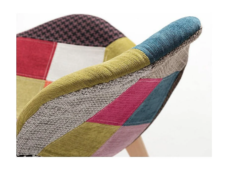 Silla Wany de tela patchwork y patas de haya maciza clara