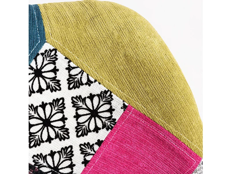 Silla Wany de tela patchwork y patas de haya maciza clara