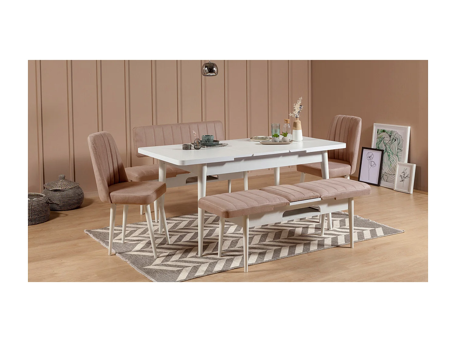 Chaise de salle à manger tissu rose pale et bois de pin blanc Mareva